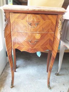 1. Chevet Louis XV plateau marbre