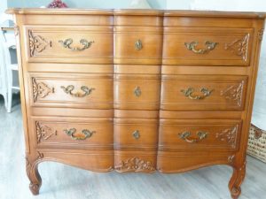 1. Commode en merisier avant