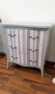 10. Commode en marquetterie après