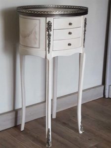 13. Table rognon après
