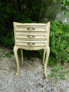 17. Chevet style Louis XV