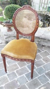 5. Chaise style Louis XVI avant