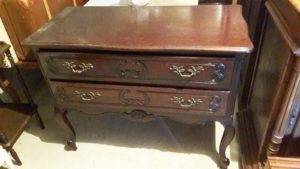 5. Commode en chêne avant