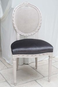 6. Chaise style Louis XVI après