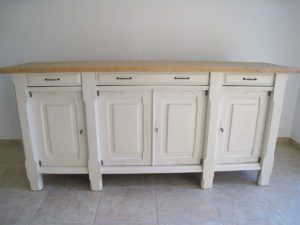 7. Buffet rustique après