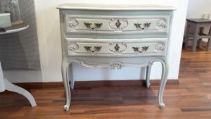 8. Petite commode merisier après
