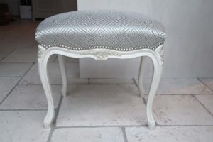 8. Pouf Louis XV avant