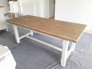 8. Table rustique