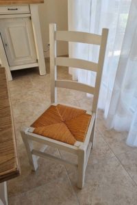 Chaise hêtre vernie après