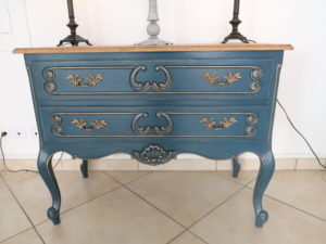 Commode bleue patine noir